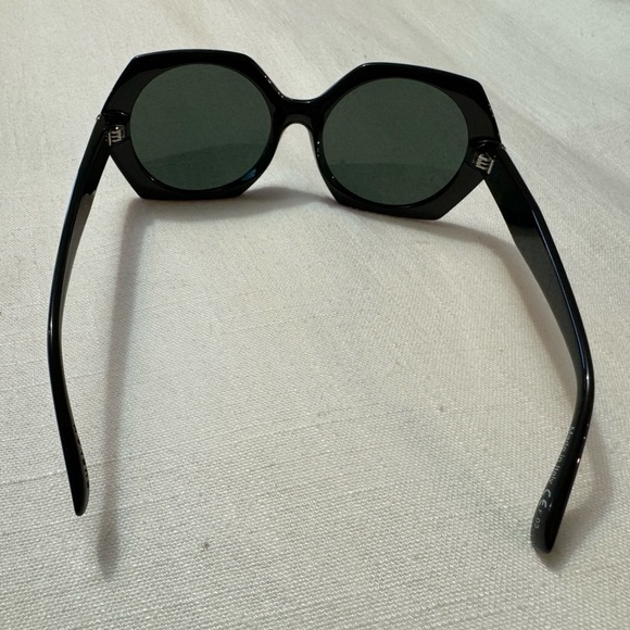 VonZipper | Women’s Buelah Round Sunglasses | Black on Black - Picture 3 of 8